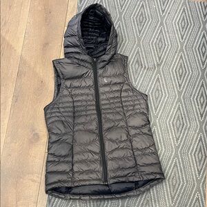 Löle Rose  Puffer Vest with Hood